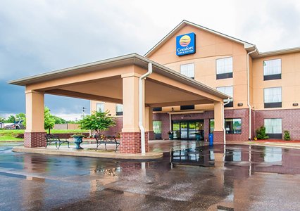 Pet Friendly Comfort Inn and Suites Atoka-Millington in Atoka, Tennessee