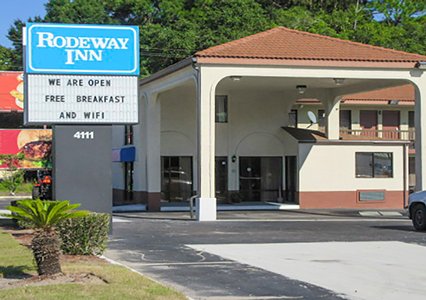 Pet Friendly Rodeway Inn Panama City in Panama City, Florida