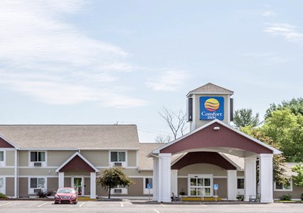 Pet Friendly Comfort Inn in Iron Mountain, Michigan