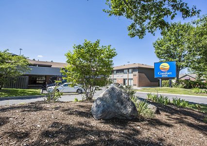 Pet Friendly Comfort Inn West in Kanata, Ontario