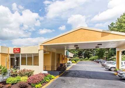 Pet Friendly Econo Lodge in Conley, Georgia