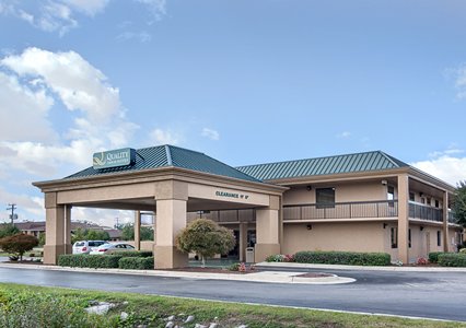 Pet Friendly Quality Inn & Suites in Franklin, Virginia