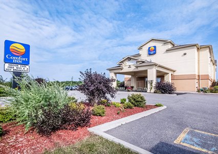 Pet Friendly Comfort Inn in Sturgeon Falls, Ontario