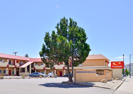 Pet Friendly Econo Lodge  Inn & Suites in Durango, Colorado