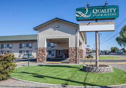 Pet Friendly Quality Inn & Suites Toppenish - Yakima Valley in Toppenish, Washington