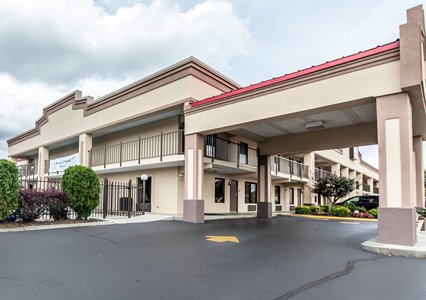 Pet Friendly Econo Lodge in Lenoir City, Tennessee