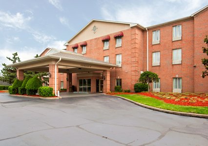 Pet Friendly Quality Inn & Suites in Germantown, Tennessee