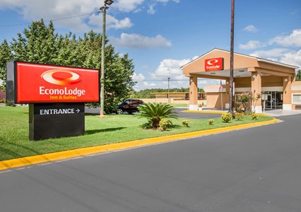 Pet Friendly Econo Lodge  Inn & Suites in Macon, Georgia