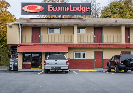 Pet Friendly Econo Lodge in Frackville, Pennsylvania