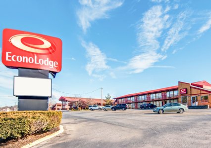 Pet Friendly Econo Lodge in Marion, Virginia