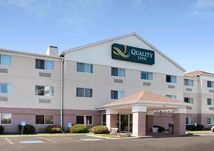 Pet Friendly Quality Inn in Brooklyn Center, Minnesota