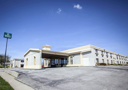 Pet Friendly Quality Inn & Suites in Bloomington, Illinois