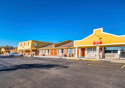 Pet Friendly Econo Lodge in Erlanger, Kentucky