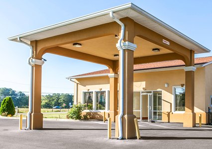 Pet Friendly Quality Inn & Suites in Cartersville, Georgia