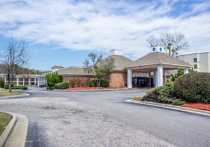 Pet Friendly Rodeway Inn in Fayetteville, North Carolina