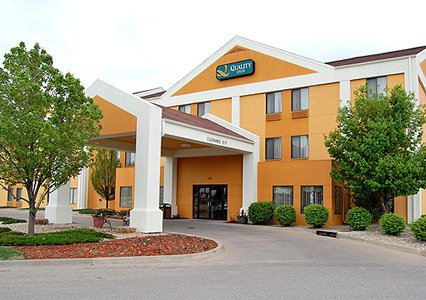 Pet Friendly Quality Inn & Suites in Manhattan, Kansas