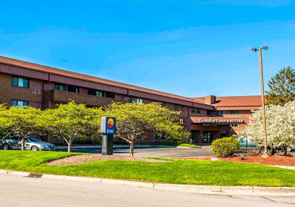 Pet Friendly Comfort Inn & Suites North at the Pyramids in Indianapolis, Indiana