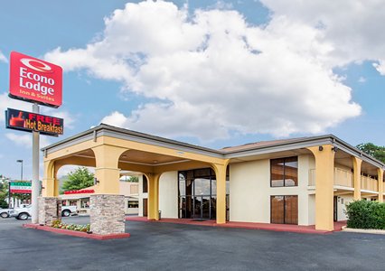 Pet Friendly Econo Lodge Inn & Suites in Griffin, Georgia