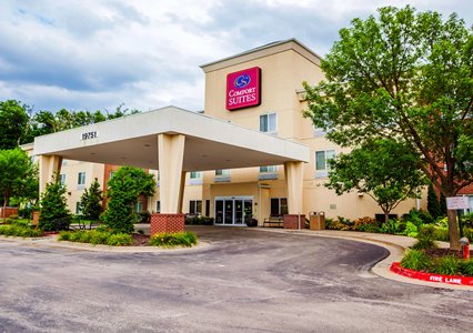 Pet Friendly Comfort Suites Independence - Kansas City in Independence, Missouri