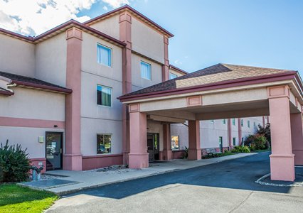 Pet Friendly Comfort Inn Midway in Bethel, Pennsylvania