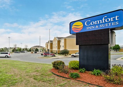 Pet Friendly Comfort Inn & Suites in Bryant, Arkansas