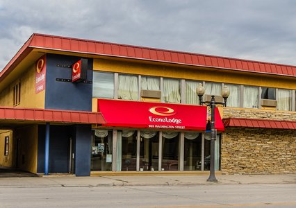 Pet Friendly Econo Lodge in Manitowoc, Wisconsin