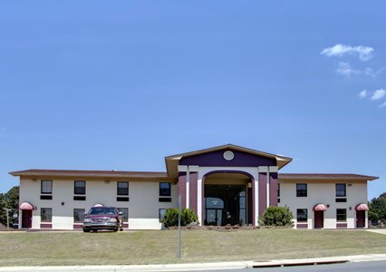 Pet Friendly Econo Lodge Conference Center in El Dorado, Arkansas