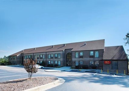 Pet Friendly Econo Lodge & Suites in Southern Pines, North Carolina