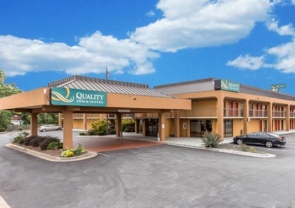 Pet Friendly Quality Inn & Suites in Statesville, North Carolina