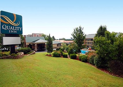 Pet Friendly Quality Inn On the Strip in Branson, Missouri