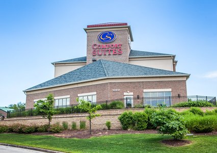 Pet Friendly Comfort Suites Milwaukee - Park Place in Milwaukee, Wisconsin
