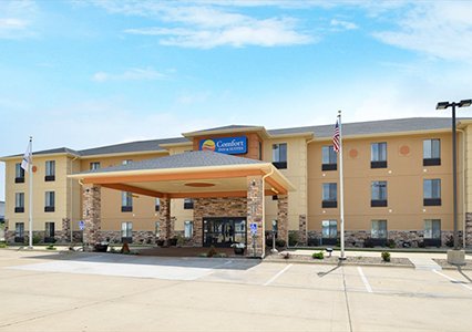 Pet Friendly Comfort Inn & Suites in Cedar Rapids, Iowa