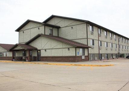 Pet Friendly Le Mars Inns & Suites in Le Mars, Iowa