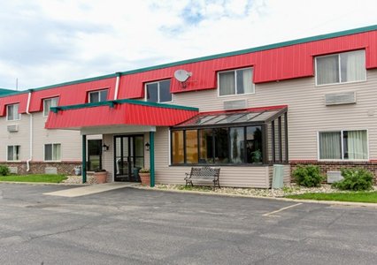 Pet Friendly Econo Lodge in Austin, Minnesota