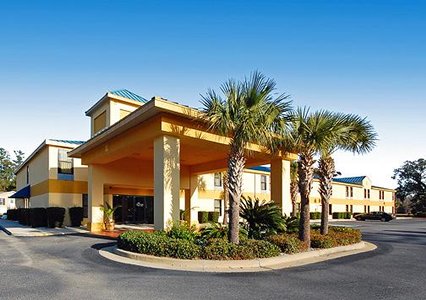 Pet Friendly Econo Lodge in Darien, Georgia