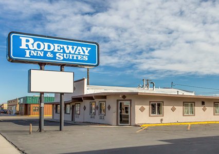 Pet Friendly Rodeway Inn & Suites in Riverton, Wyoming