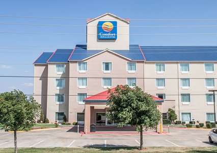 Pet Friendly Comfort Inn & Suites in Elk City, Oklahoma