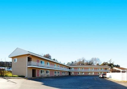 Pet Friendly Rodeway Inn West Dodge in Omaha, Nebraska