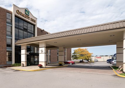 Pet Friendly Quality Inn Manchester Airport in Manchester, New Hampshire