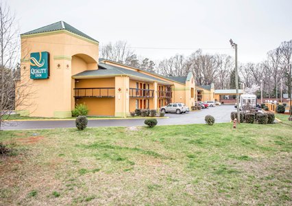 Pet Friendly Quality Inn in Kings Mountain, North Carolina