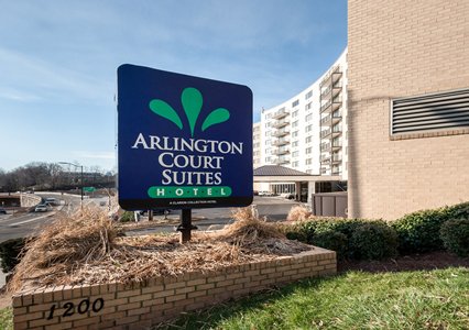 Pet Friendly Clarion Collection Hotel Arlington Court Suites in Arlington, Virginia