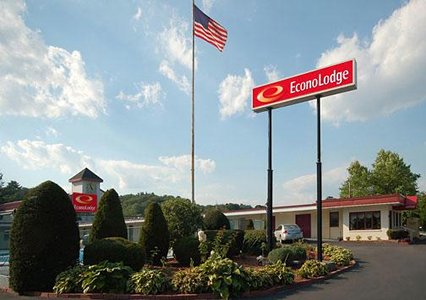 Pet Friendly Econo Lodge in Brattleboro, Vermont