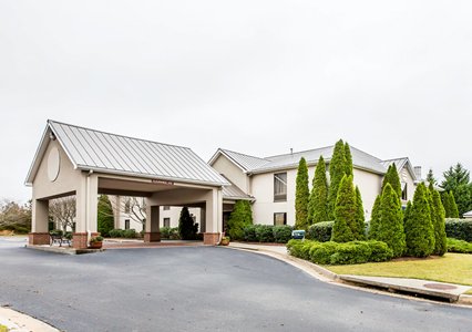 Pet Friendly Quality Inn & Suites in Dawsonville, Georgia