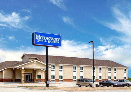 Pet Friendly Rodeway Inn & Suites in Phillipsburg, Kansas