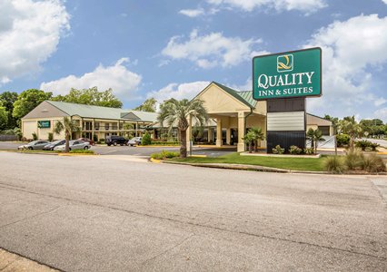 Pet Friendly Quality Inn & Suites in Eufaula, Alabama