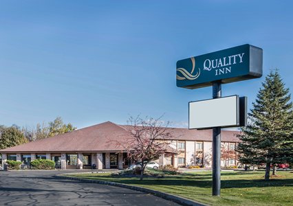Pet Friendly Quality Inn Central Wisconsin Airport in Mosinee, Wisconsin