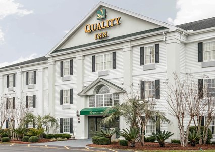 Pet Friendly Quality Inn Lake City in Lake City, Florida