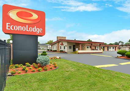 Pet Friendly Econo Lodge in East Hartford, Connecticut