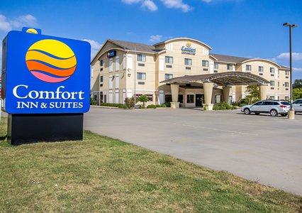 Pet Friendly Comfort Inn & Suites in Atoka, Oklahoma