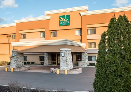 Pet Friendly Quality Inn in Hoffman Estates, Illinois